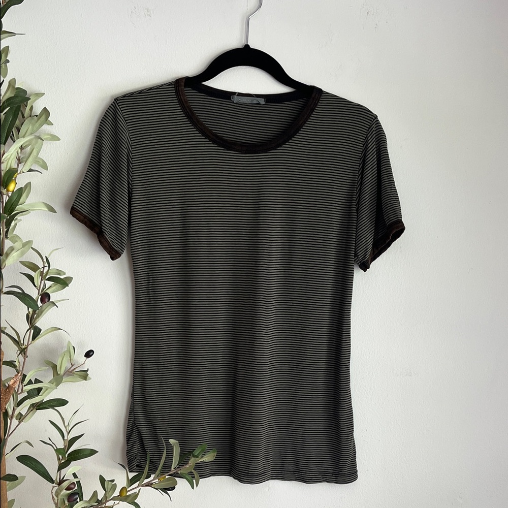 American Eagle Outfitters  ( don’t ask why )  Striped Tee bin H